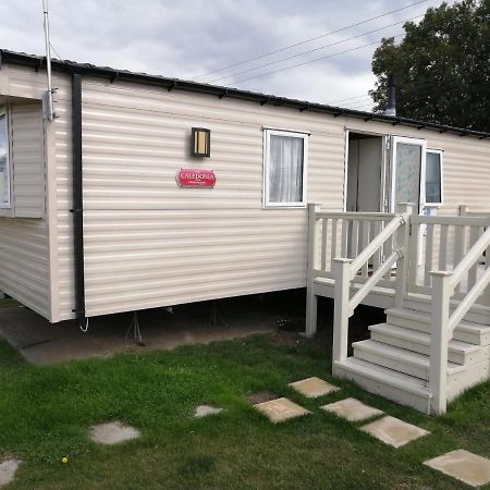 617 Seawick Hotel Jaywick Sands Exterior photo