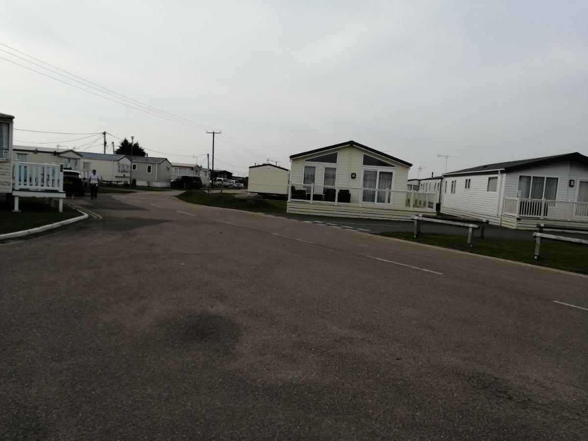 617 Seawick Hotel Jaywick Sands Exterior photo