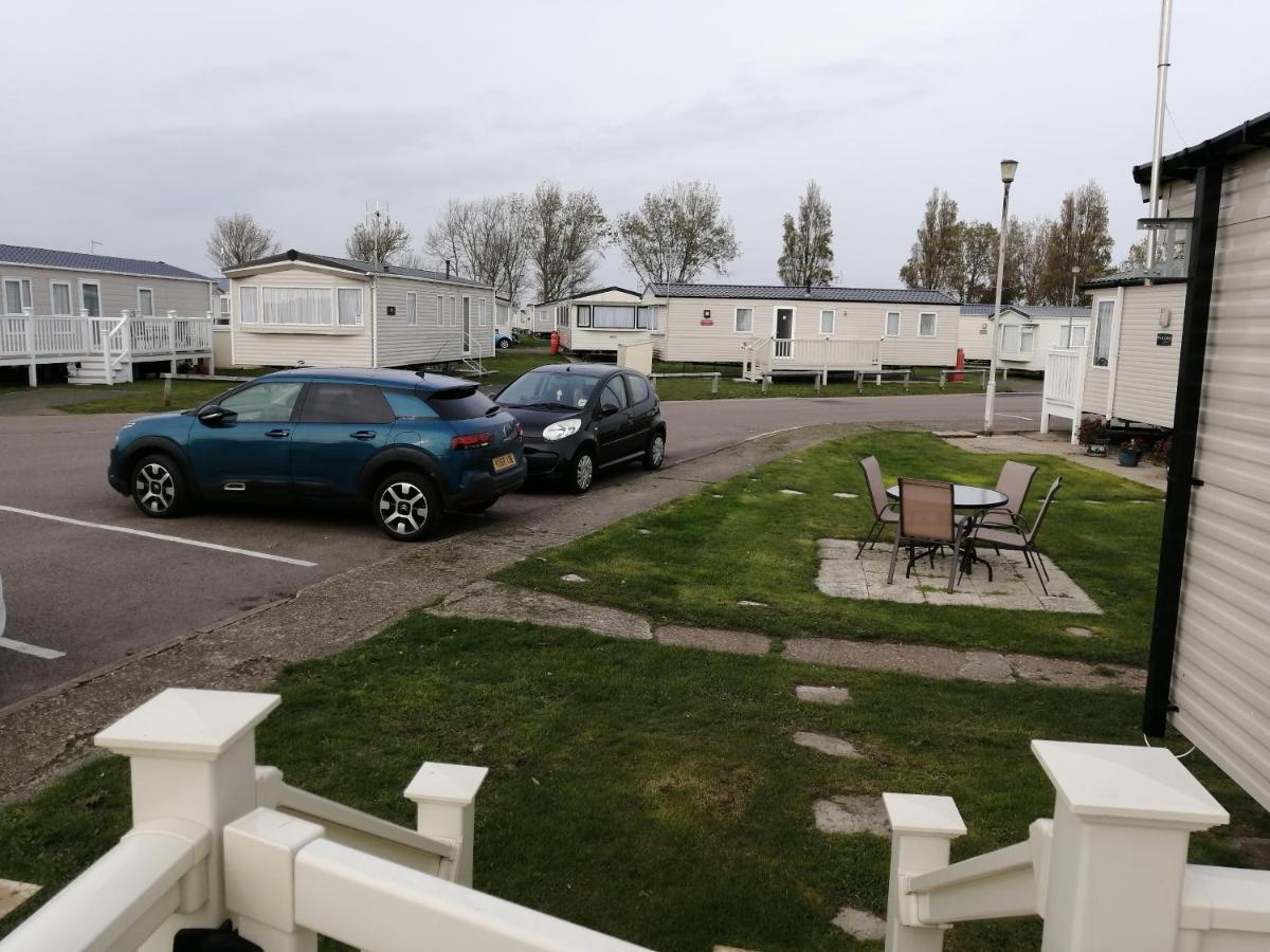 617 Seawick Hotel Jaywick Sands Exterior photo