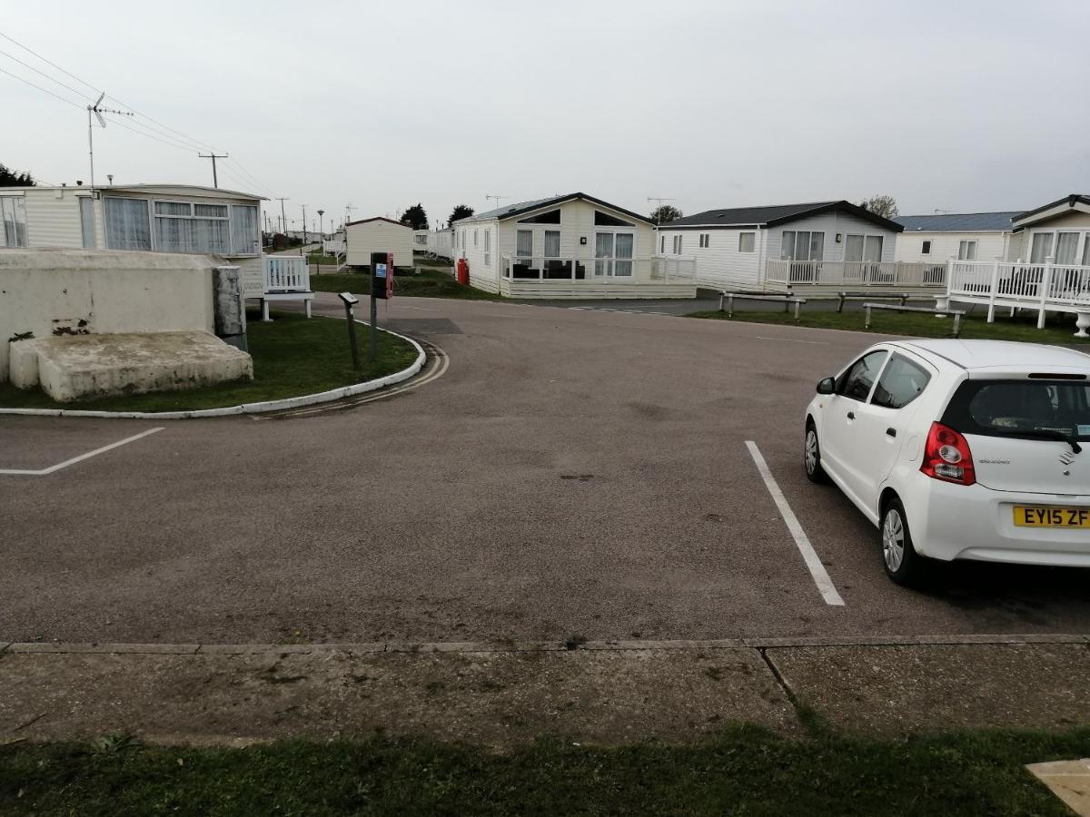 617 Seawick Hotel Jaywick Sands Exterior photo